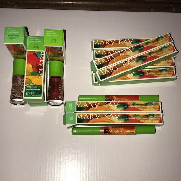 Art of Nature lip eye or nail pick two & clutch 🔥 - Picture 2 of 8